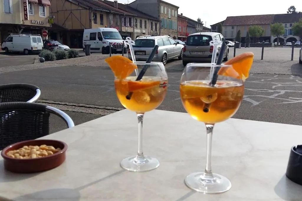 Maison Dans Le Sud Avec Piscine Chauffee - Midoon Guest Tillac フランス